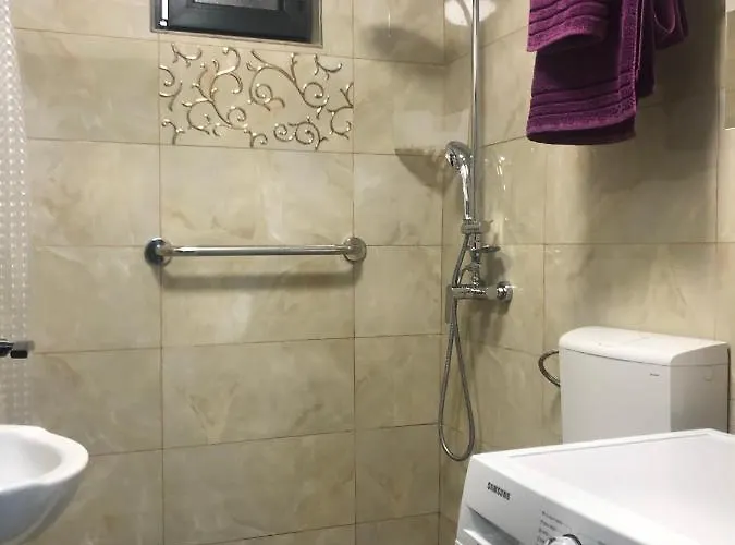 Downtown Apartment *